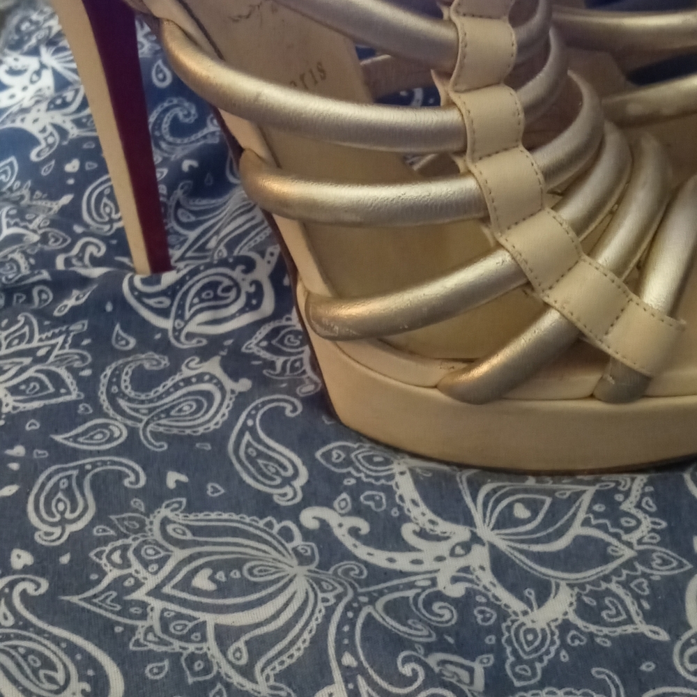 Red bottoms - Picture 2 of 3